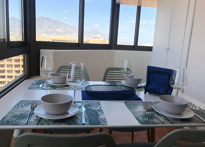 Apartamento Torre II Las Palmeras mit seitlichem Meerblick und Pool in Fuengirola